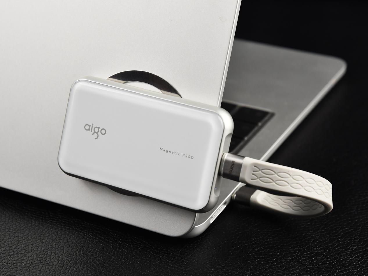 aigo AP10磁吸移动固态硬盘上手体验 软件+硬件诠释高效存储