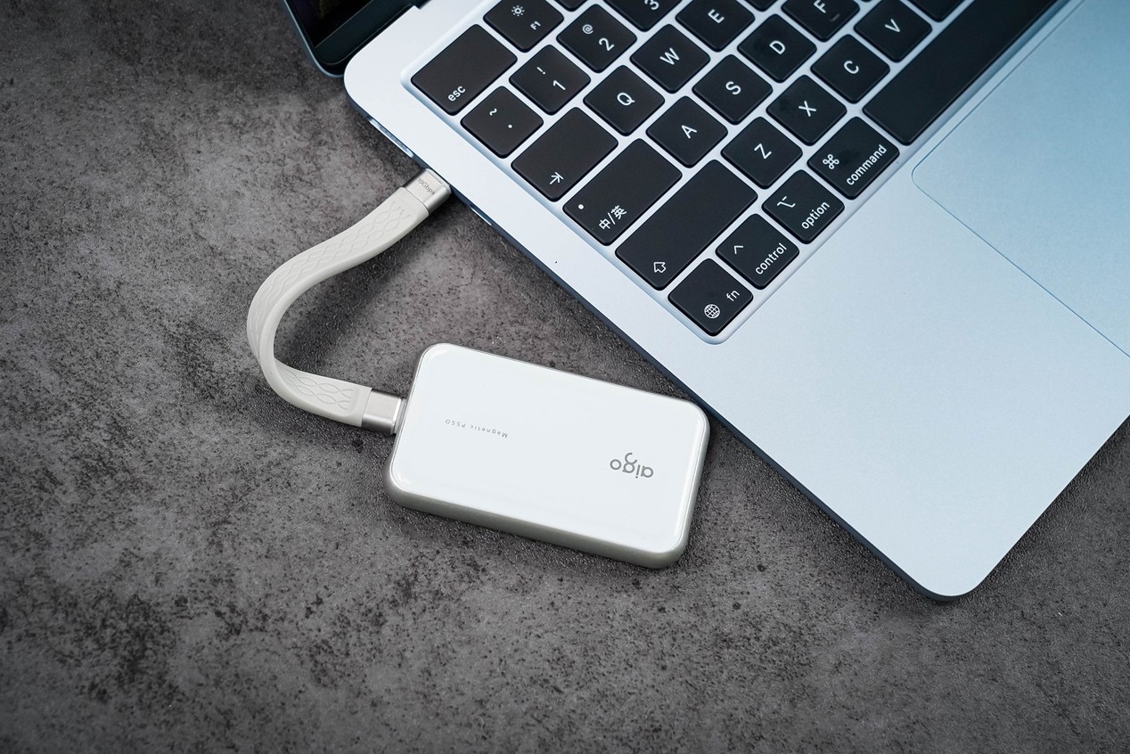 aigo AP10磁吸移动固态硬盘上手体验 软件+硬件诠释高效存储