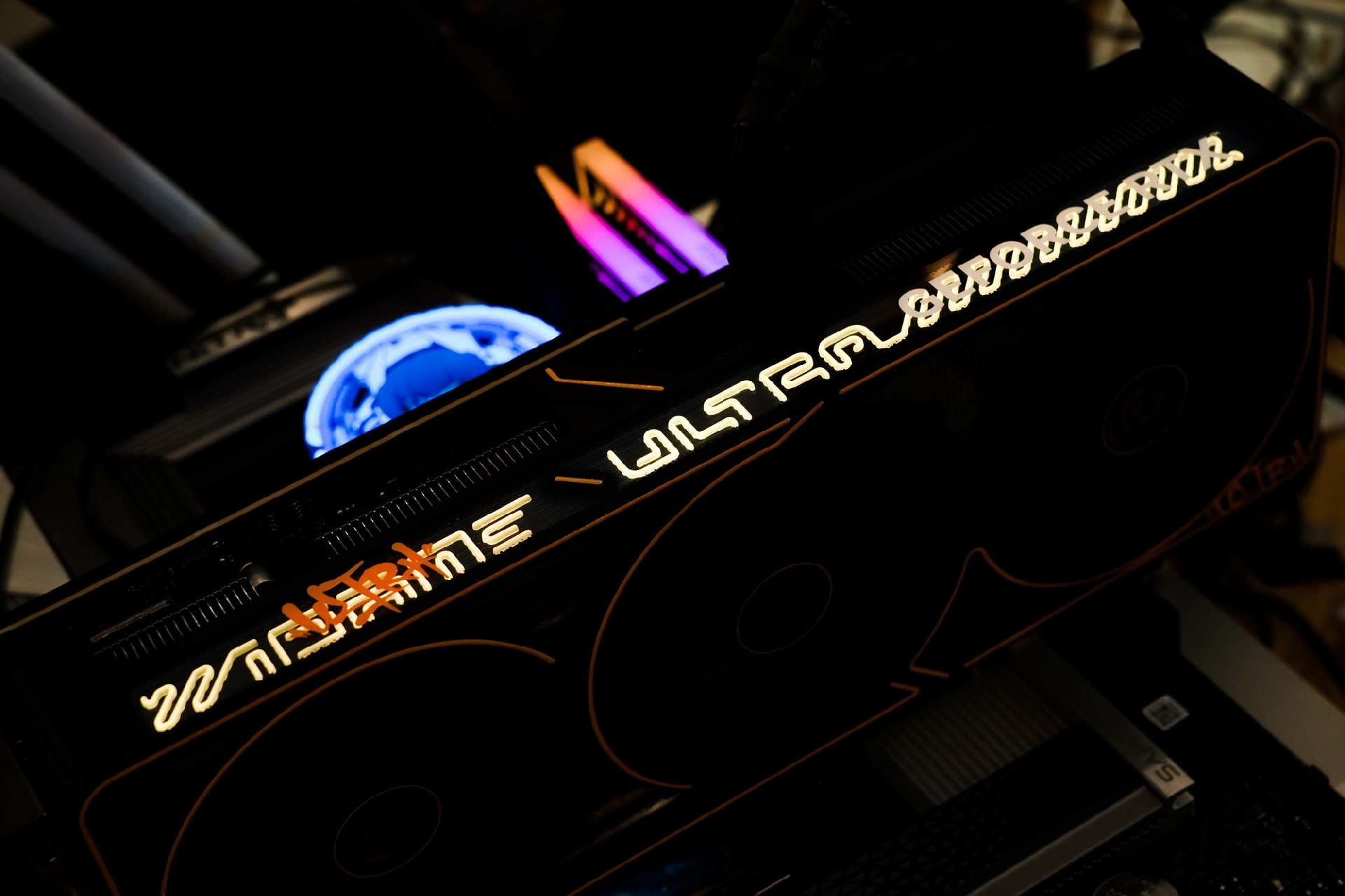 iGame Ultra ×《007:初露锋芒》联名定制显卡评测:用007的方式讲述007