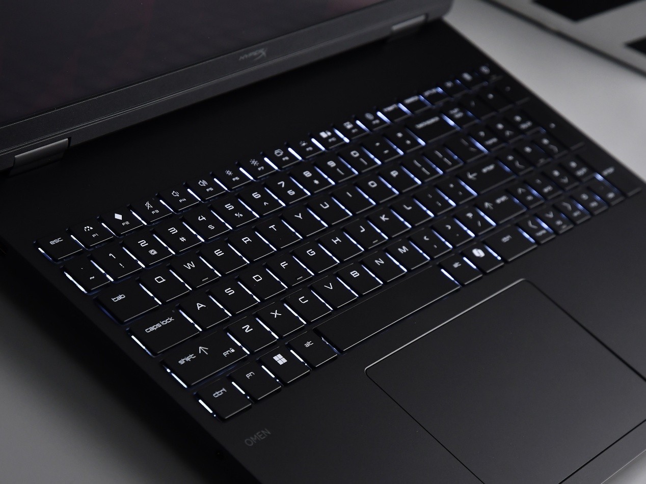 2026游戏本专业评测：HyperX暗影精灵PRO 15双烤180W+实测，硬核玩家必选