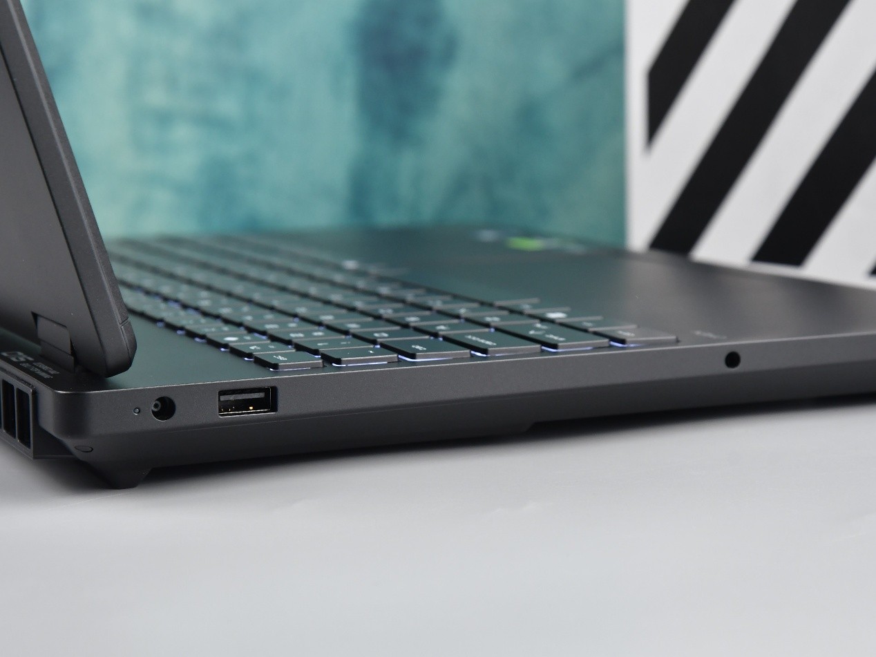 2026游戏本专业评测：HyperX暗影精灵PRO 15双烤180W+实测，硬核玩家必选