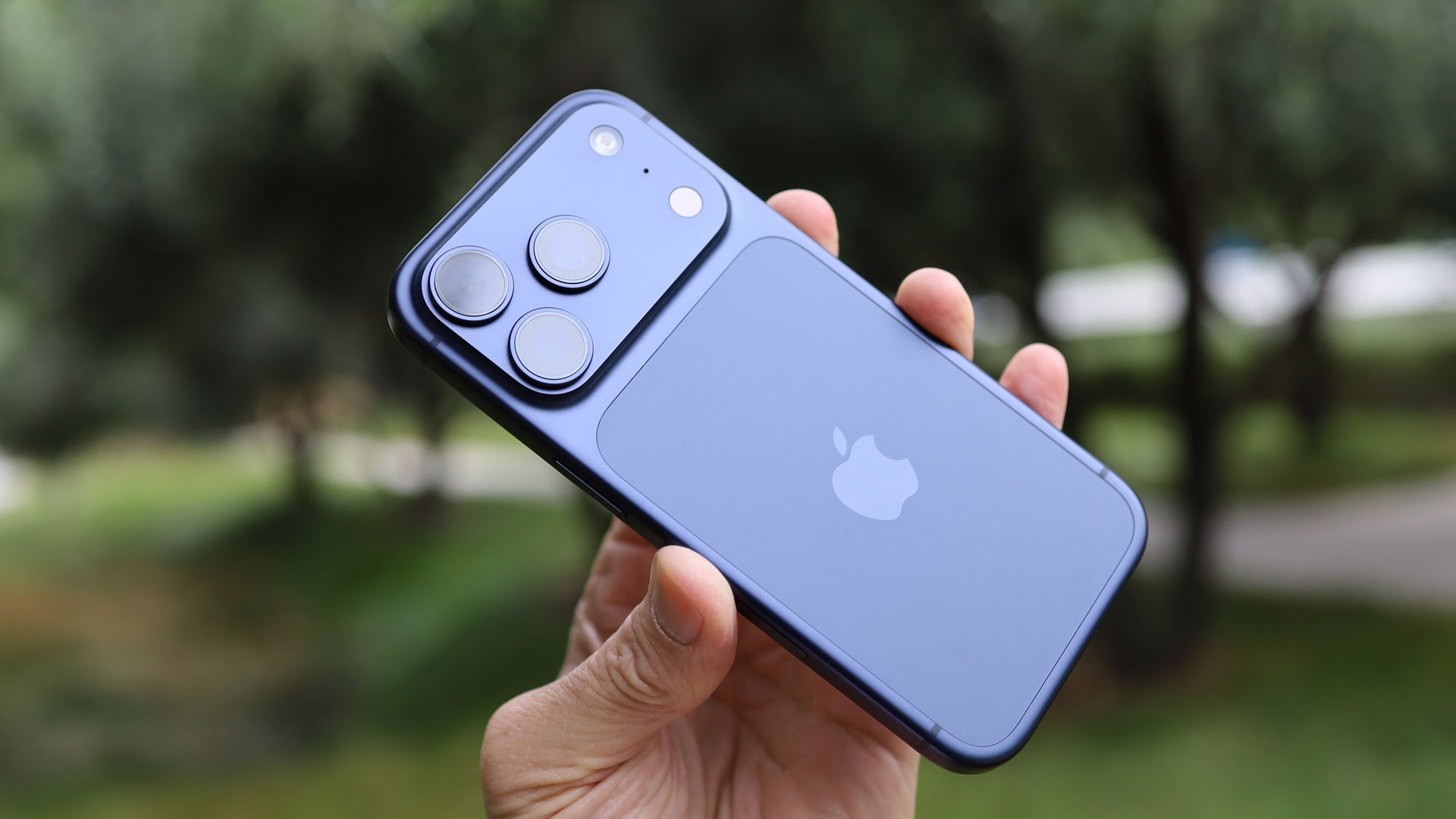 iPhone 18系列爆料：发布节奏或调整，Pro与折叠屏成明年主角